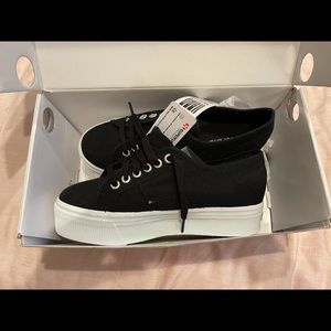 Brand new black supergas size 8
